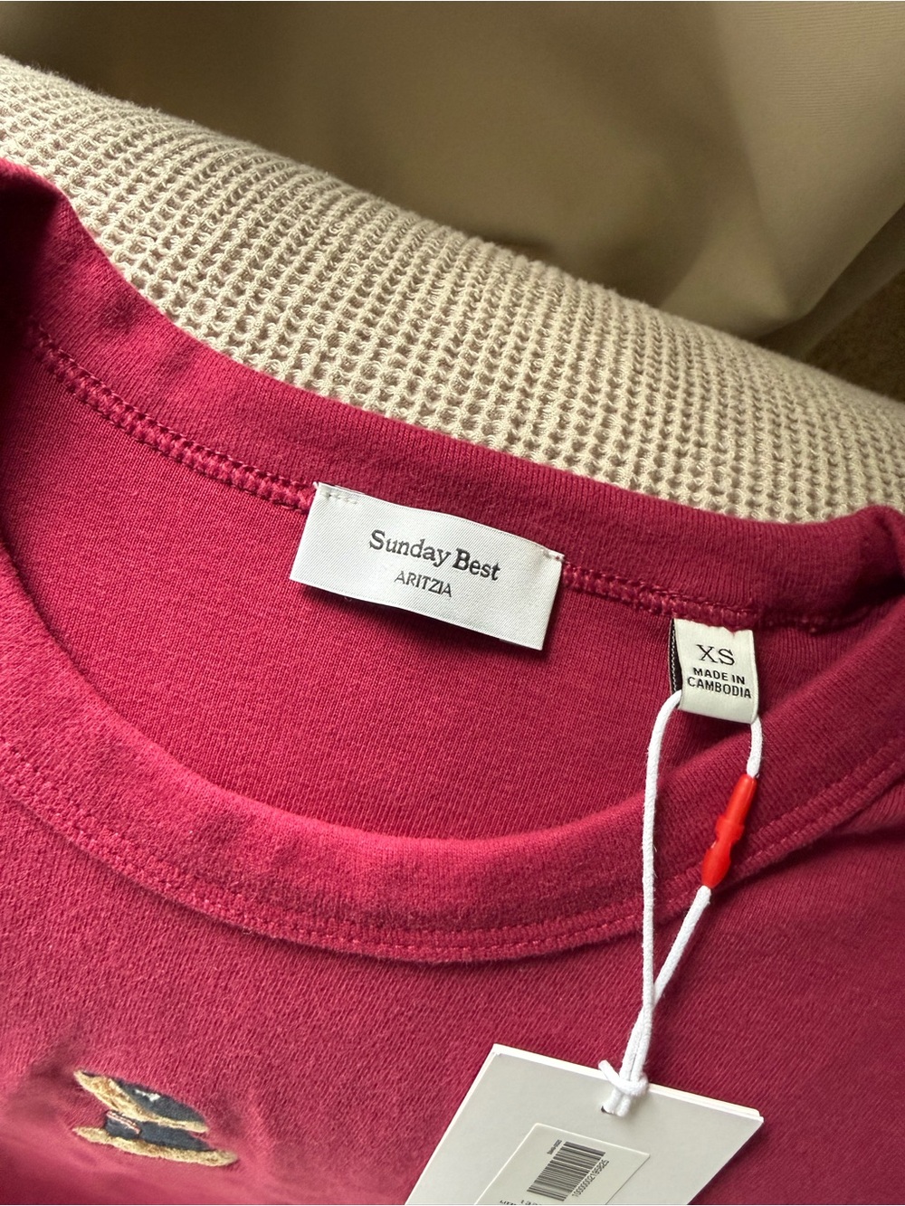 Aritzia Kids Short-Sleeve Tee in Berry with Teddy Embroidery - Picture 2 of 3